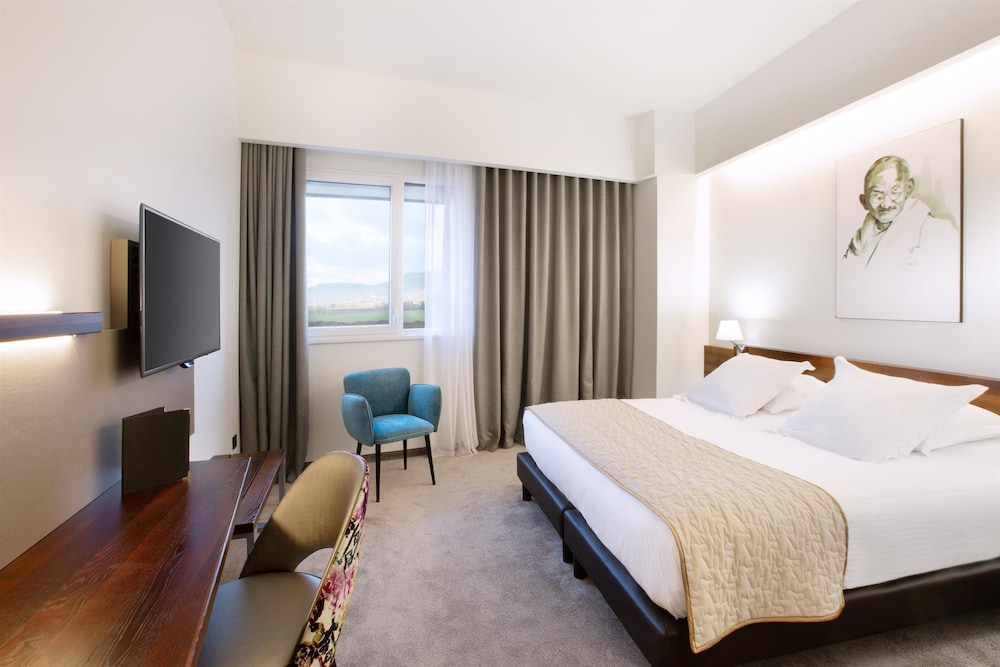 Executive Room, 1 King Bed, Non Smoking (Converts to 2 Twin Beds) - Photo 3
