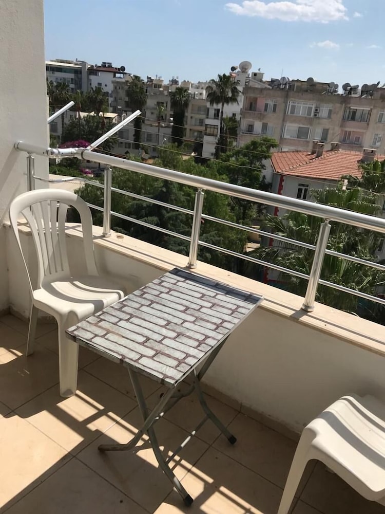 Standard Room, Multiple Beds, Balcony, City View photo 3