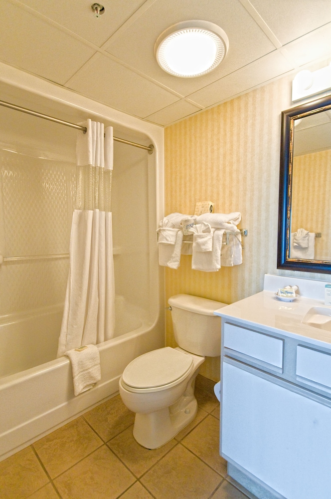 2 Bedroom Angle Oceanfront Condo South Tower - Photo 6
