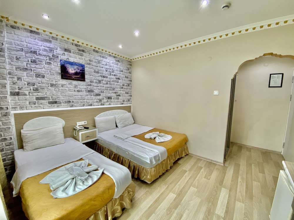 Family Room, Multiple Beds photo 1