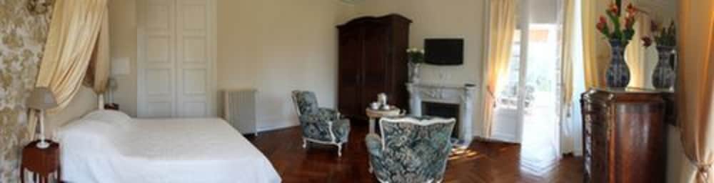 Suite, Fireplace (Hervé III de Longaunay) photo 2