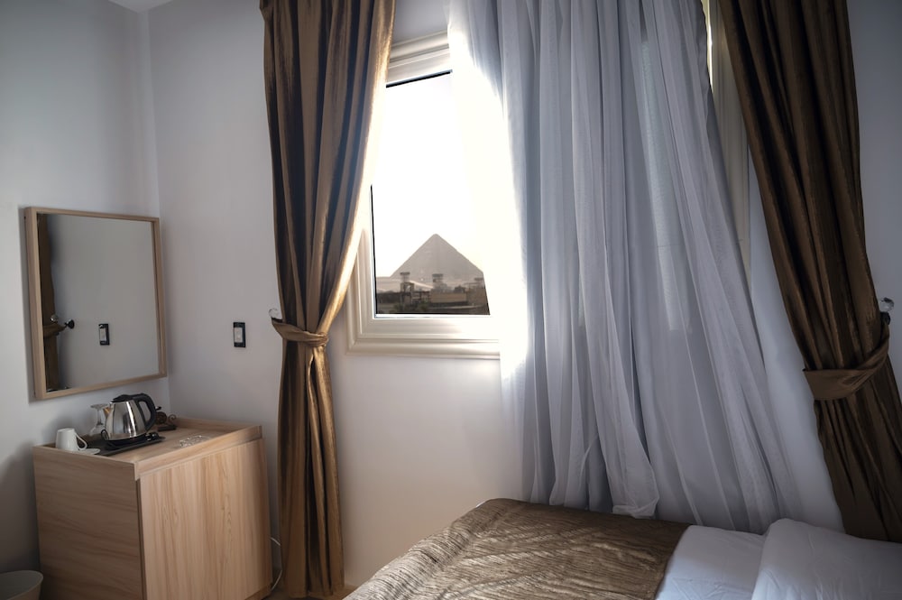 Deluxe Triple Room, City View photo 1