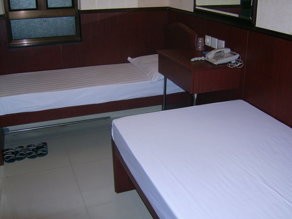 Economy Triple Room