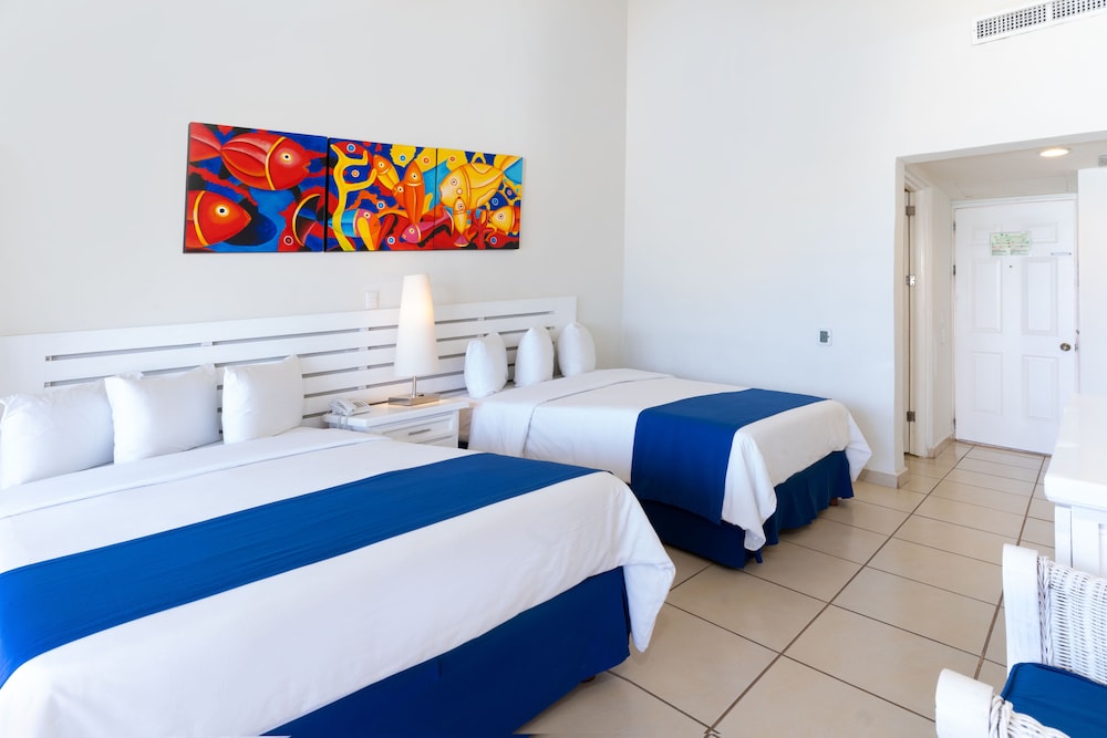 Standard Room, Ocean Front. - Photo 1