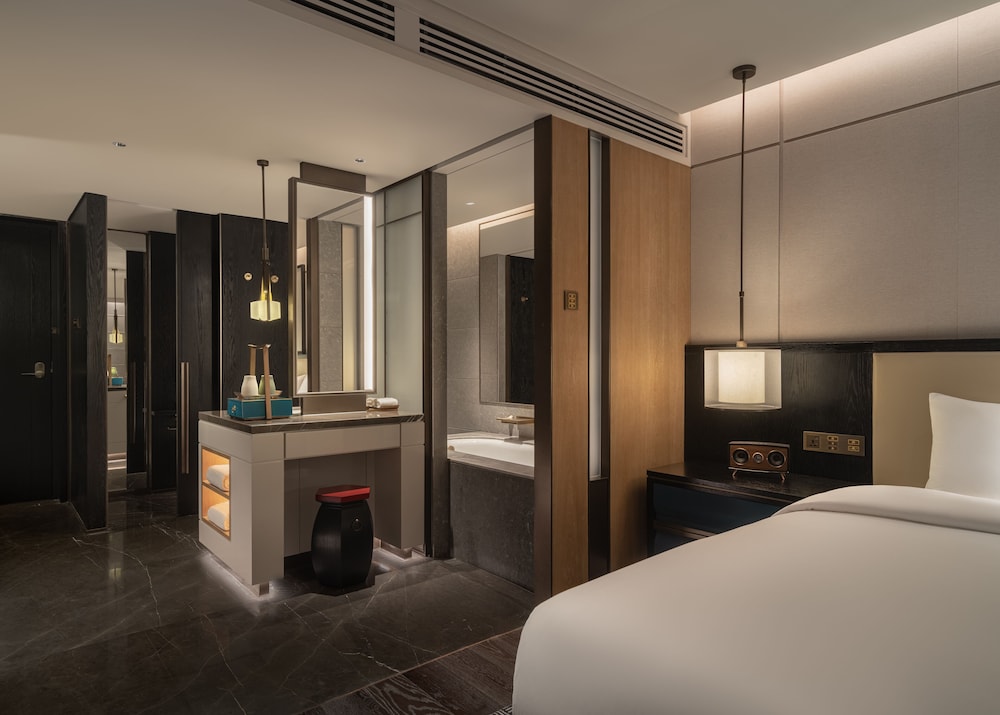 Empark Executive King Suite photo 2