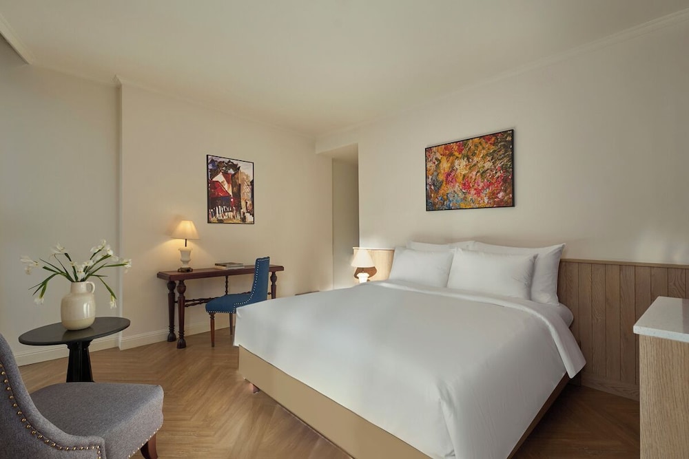Superior Room, Bathtub