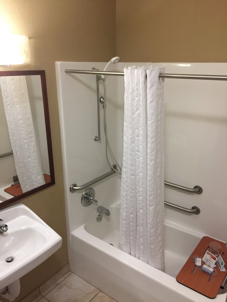 Suite, 1 Bedroom, Accessible - Photo 7