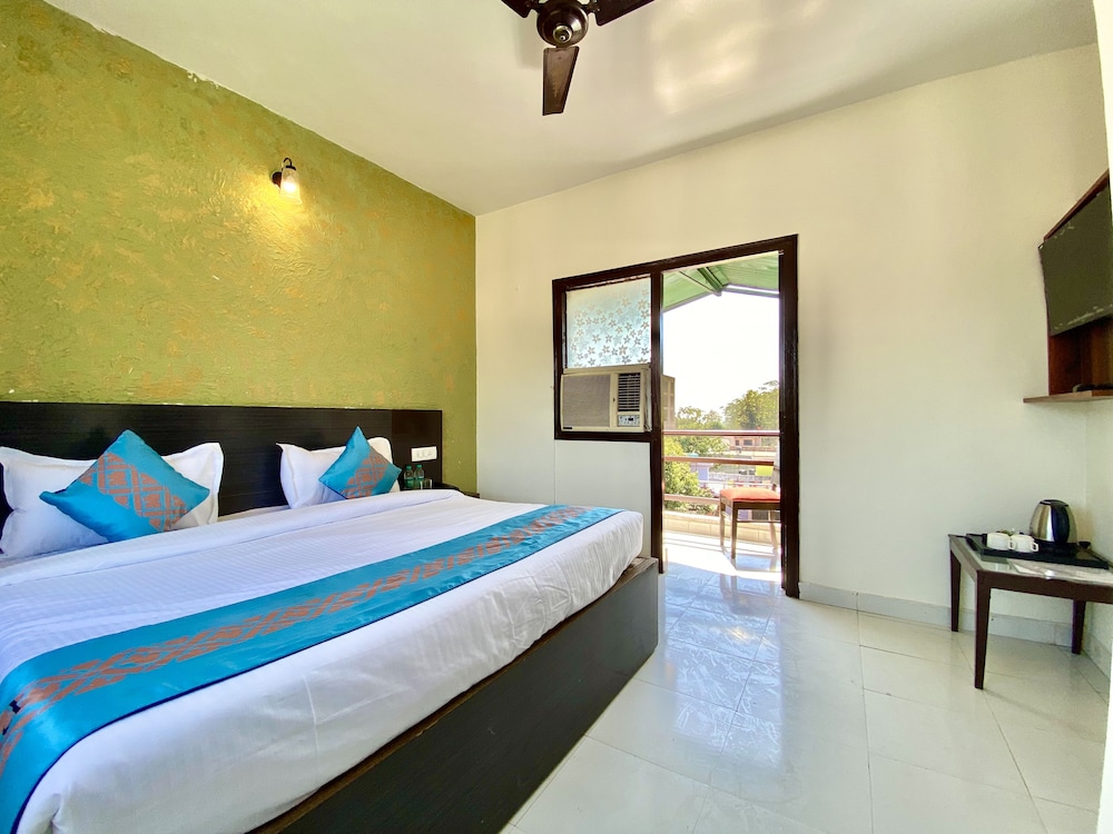 Deluxe Room - Pool View photo 3