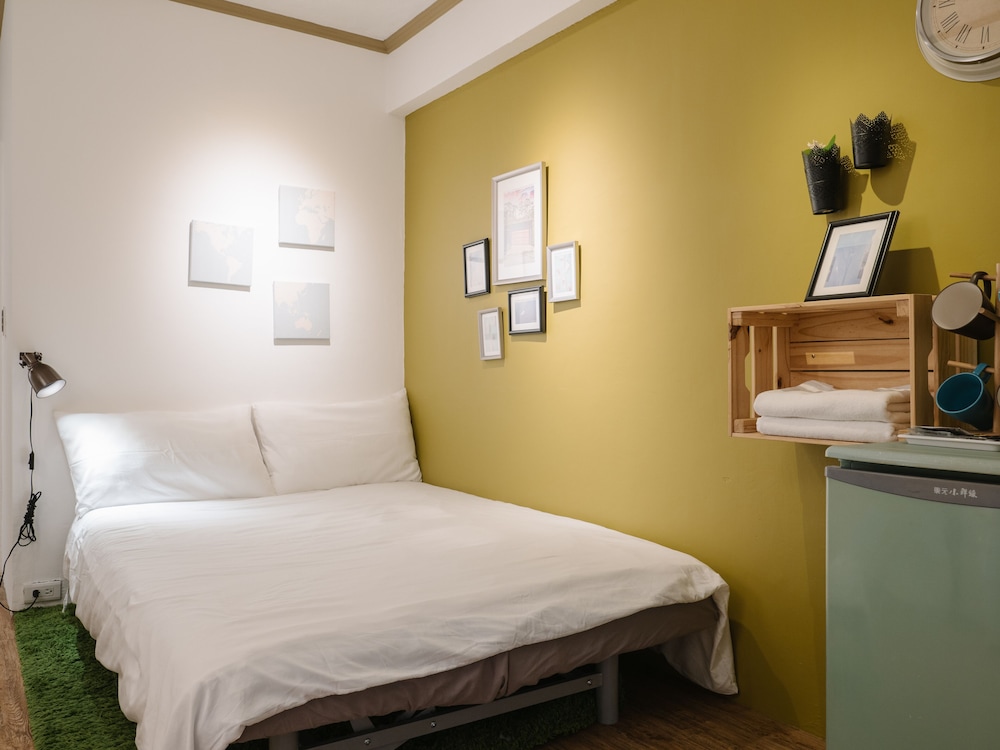 Double Room (6-1)