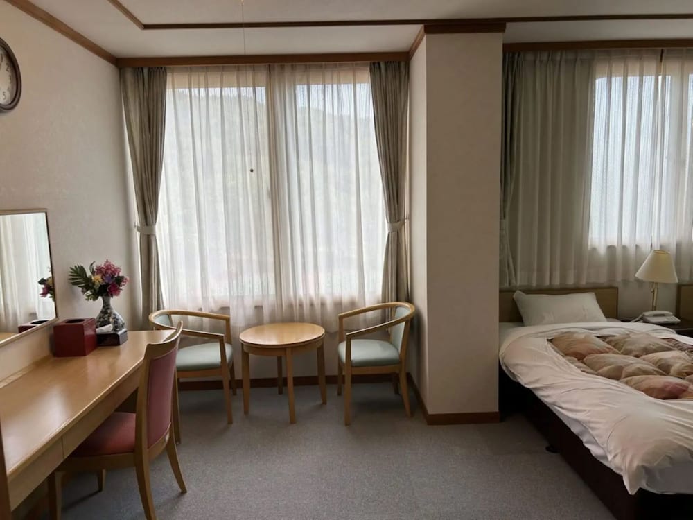 Deluxe Room, Non Smoking, Shared Bathroom photo 2