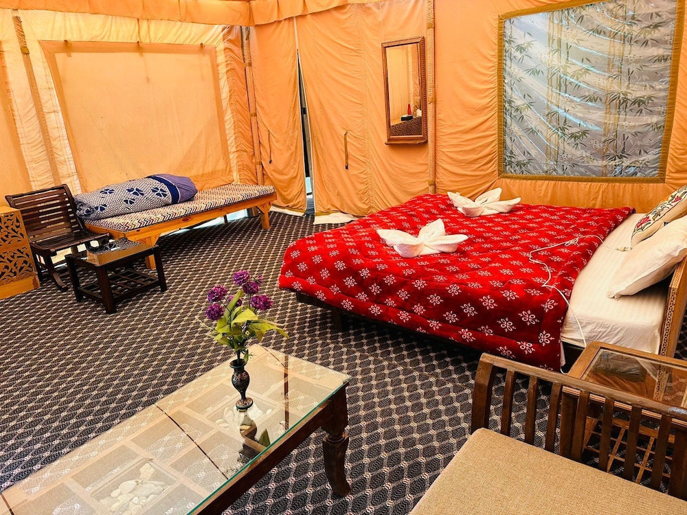 Premium Tent, Mountain View
