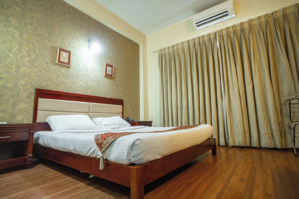 Deluxe Queen Apartment with Balcony