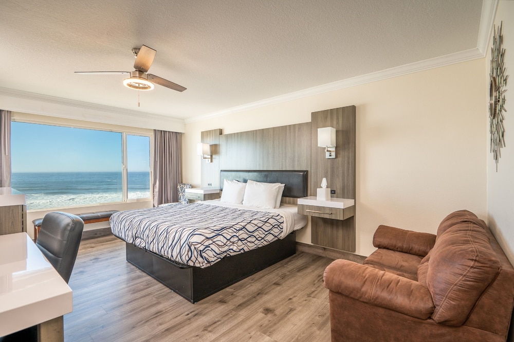 Standard Room, 1 King Bed, Oceanfront - Photo 1