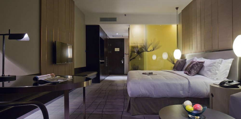 Deluxe Room, 1 King Bed photo 3