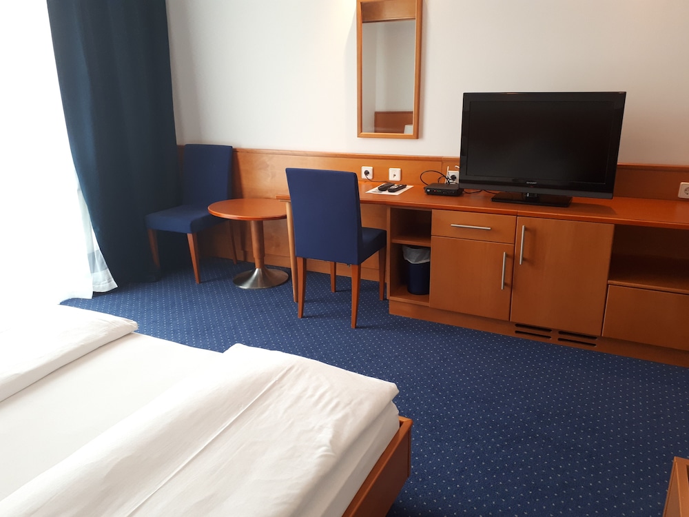 Classic Double Room, 1 King Bed photo 1