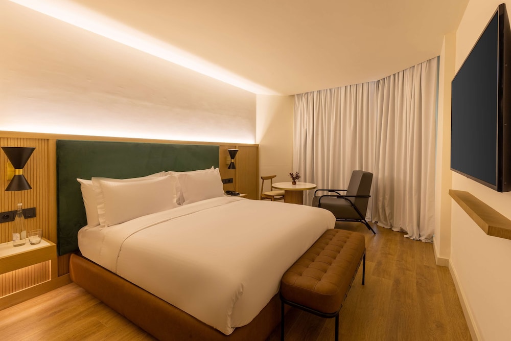 Comfort Room, 1 King Bed, Non Smoking, Garden View photo 3
