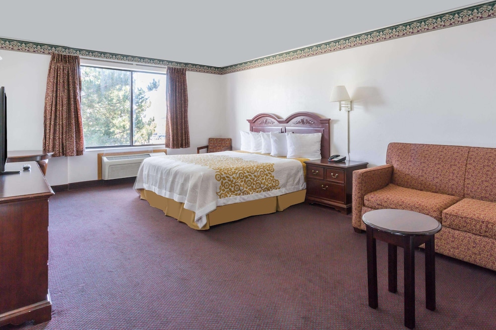 Standard Room, 1 King Bed - Photo 1