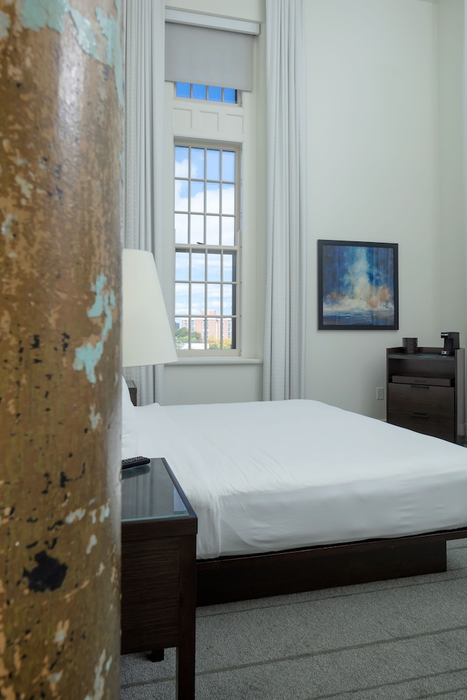 Room, 1 King Bed, Corner
