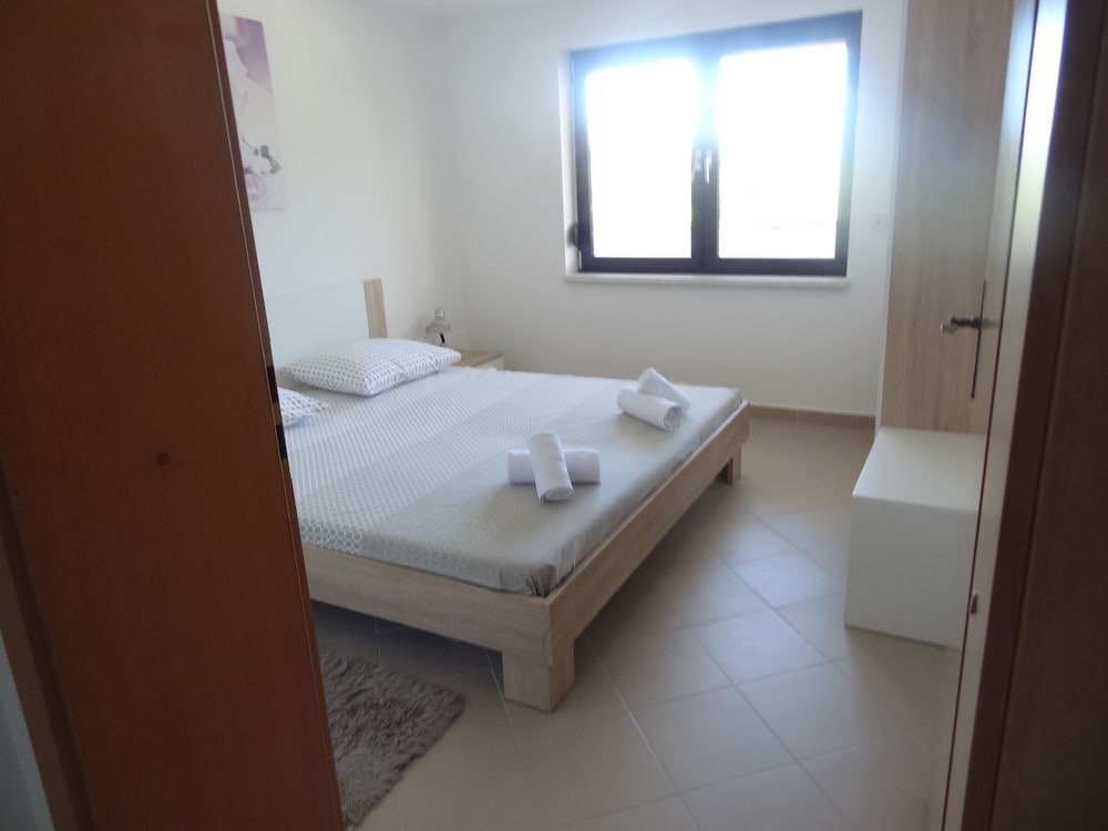 Apartment, 2 Bedrooms, Smoking, Patio