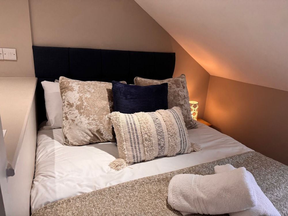 Double Room, Private Bathroom (shared Kitchen 15 and 16)