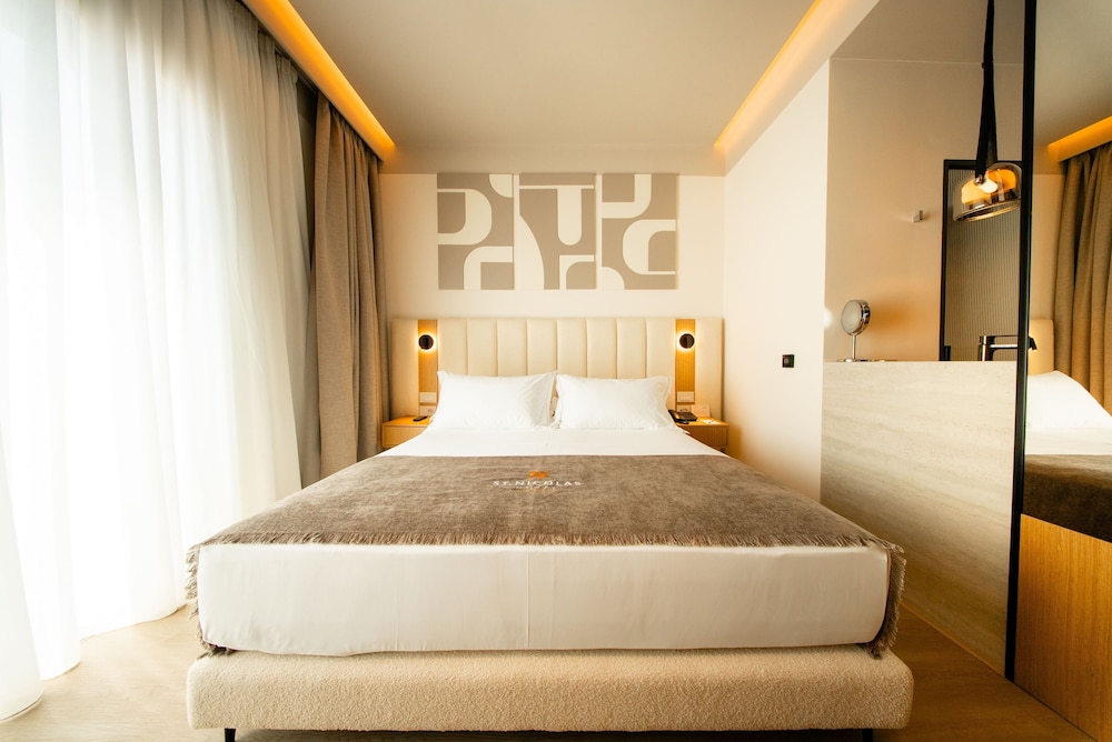 Standard Double Room, Partial Sea View