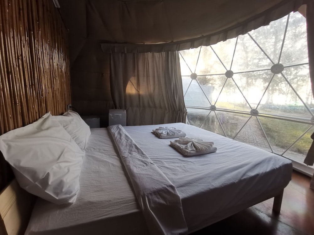 Deluxe Tent photo 2