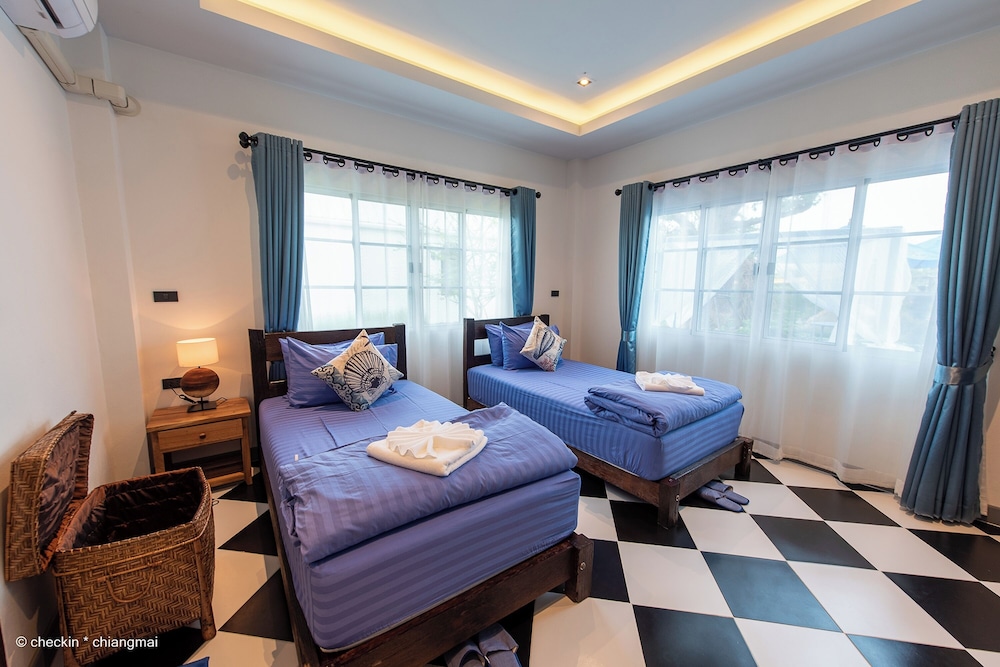 Grand Villa, Multiple Bedrooms photo 1