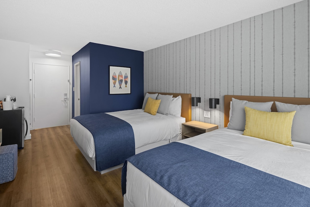 Standard Room, 2 Queen Beds, Poolside photo 1