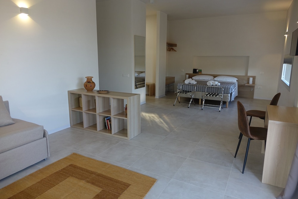 Suite, Non Smoking, Garden View photo 2