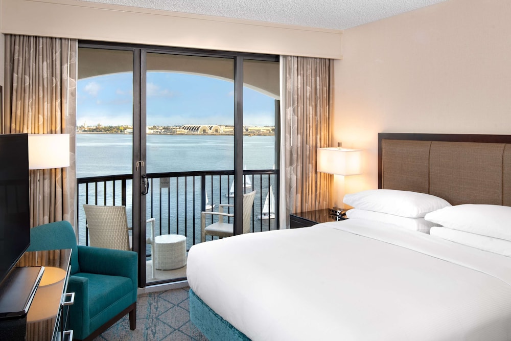 Superior Room, 1 King Bed, Harbor View, High Floor