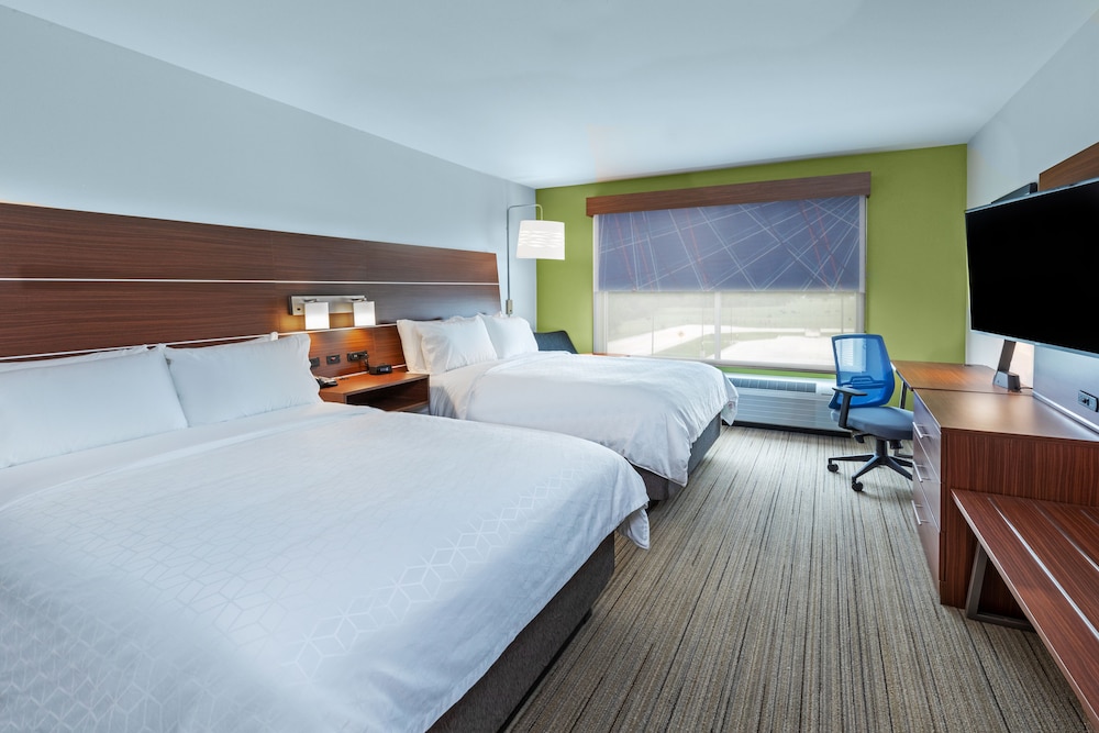 Room, 2 Queen Beds - Photo 3