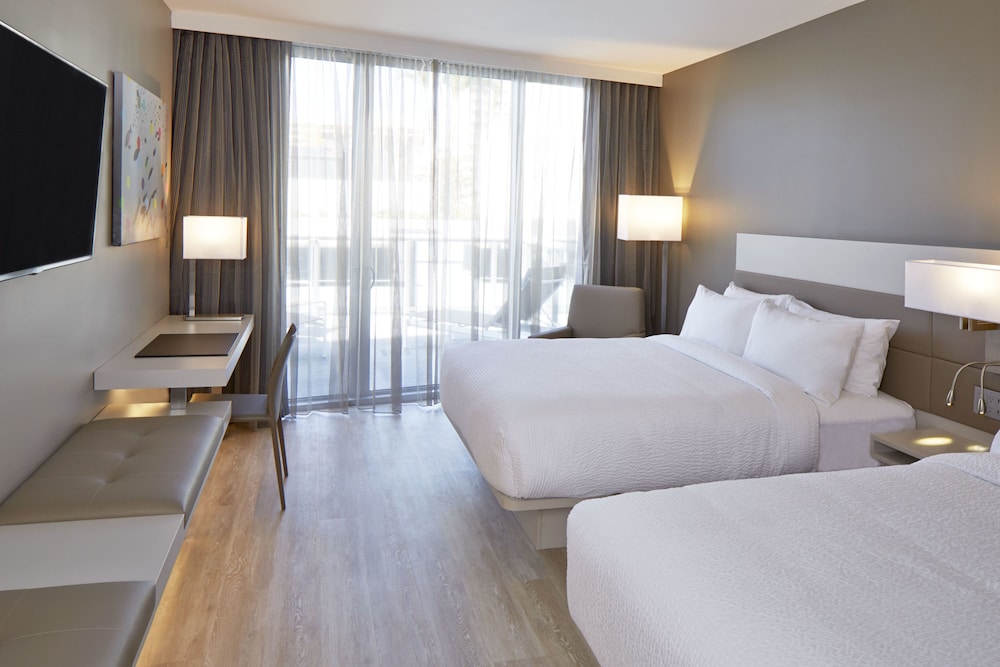 Room, 2 Queen Beds, Non Smoking (Mobility Accessible, Tub)