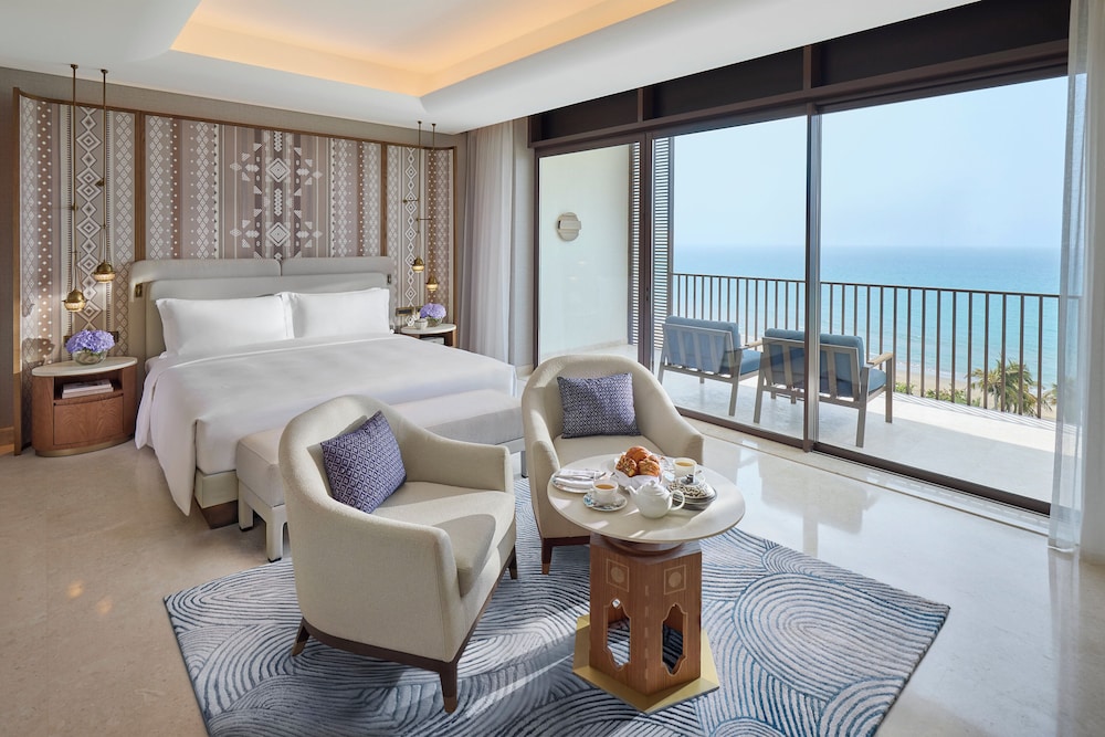 Deluxe Room, 1 King Bed, Sea View - Photo 5