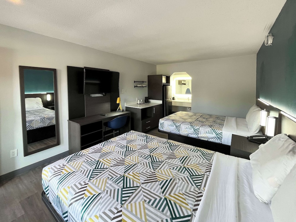 Standard Room, 2 Double Beds, Non Smoking, Refrigerator & Microwave - Photo 2