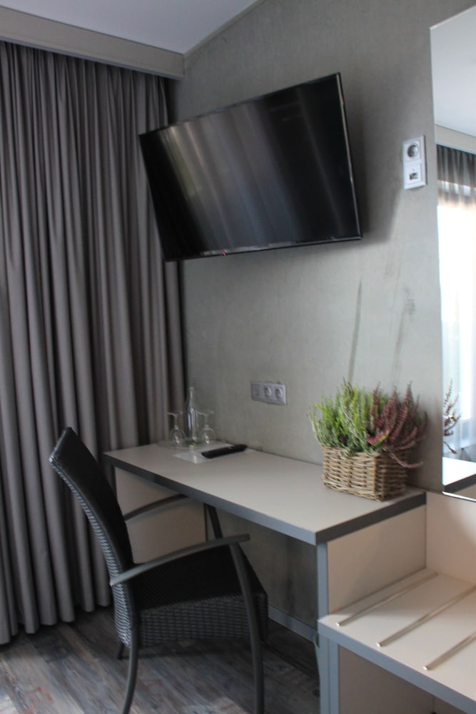 Single Room, Balcony, City View photo 2