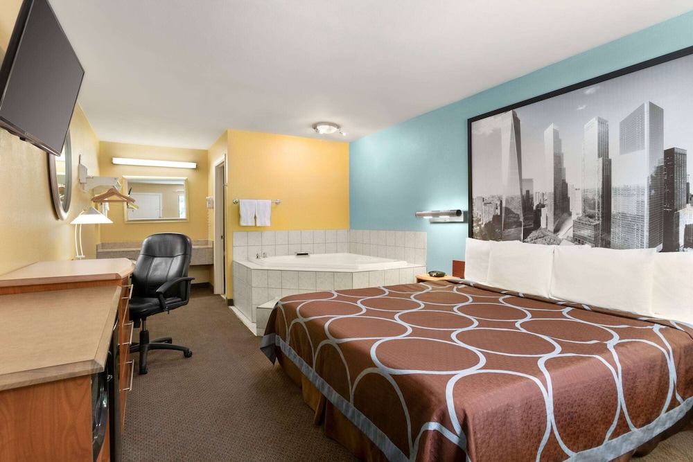 Suite, 1 King Bed, Non Smoking - Photo 1