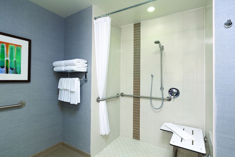 Room, Multiple Beds (High Floor) - Photo 12