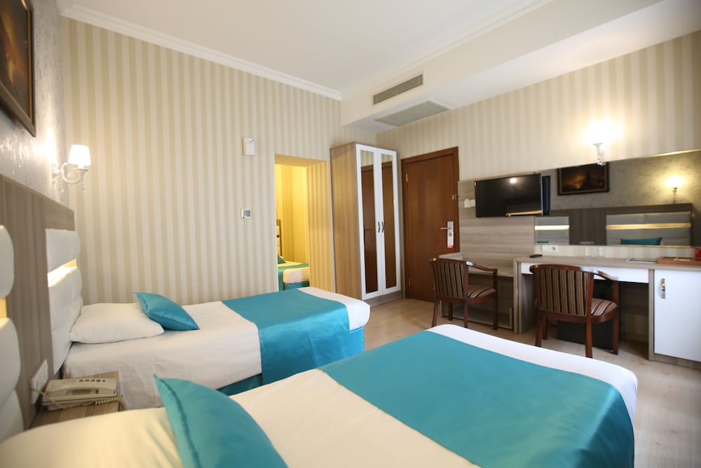 Classic Twin Room, City View photo 2