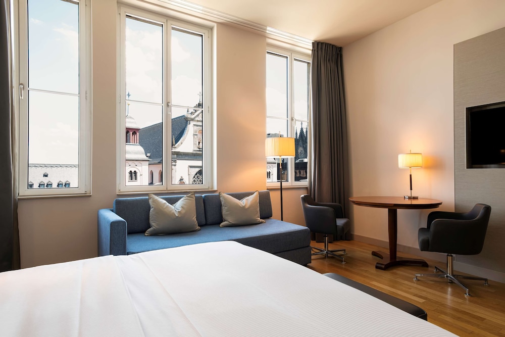 Deluxe Room, 1 King Bed (Cathedral Dom View)