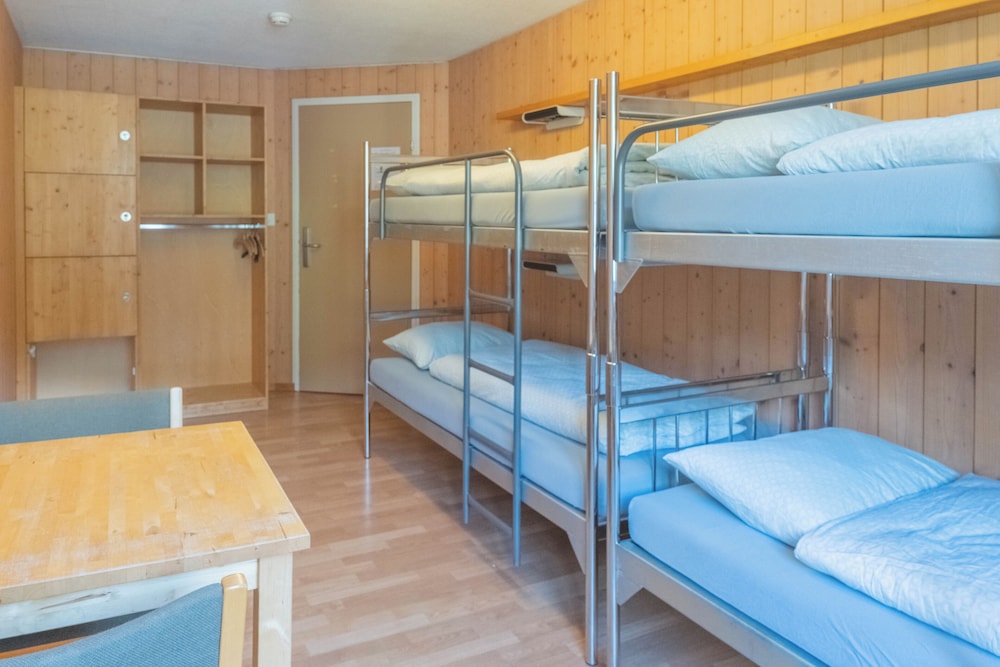Four-bed Room with Washbasin
