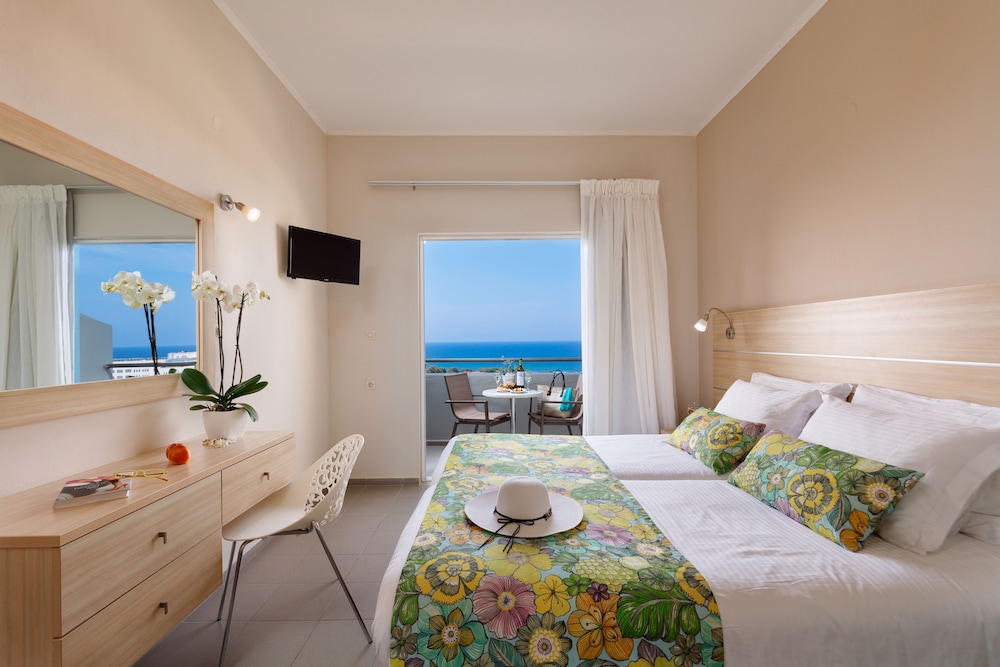 Standard Double or Twin Room photo 1