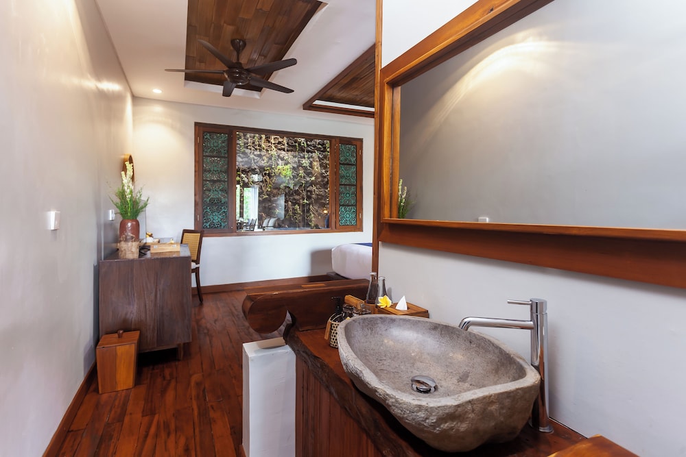 Deluxe Bathtub