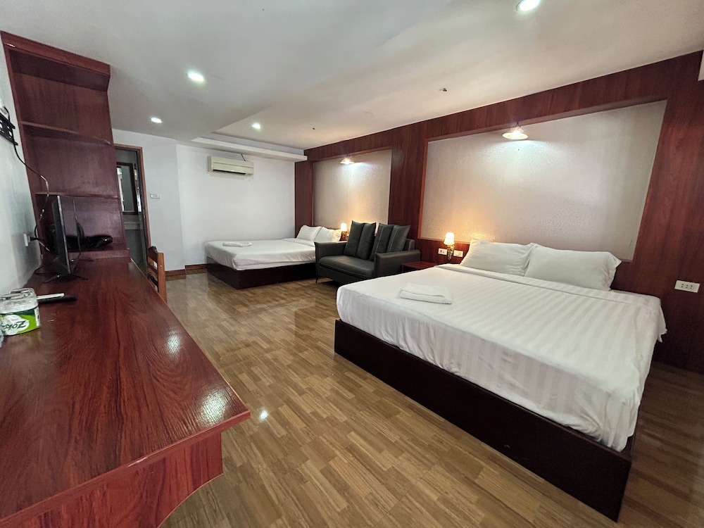 Deluxe Quadruple Room - Photo 4