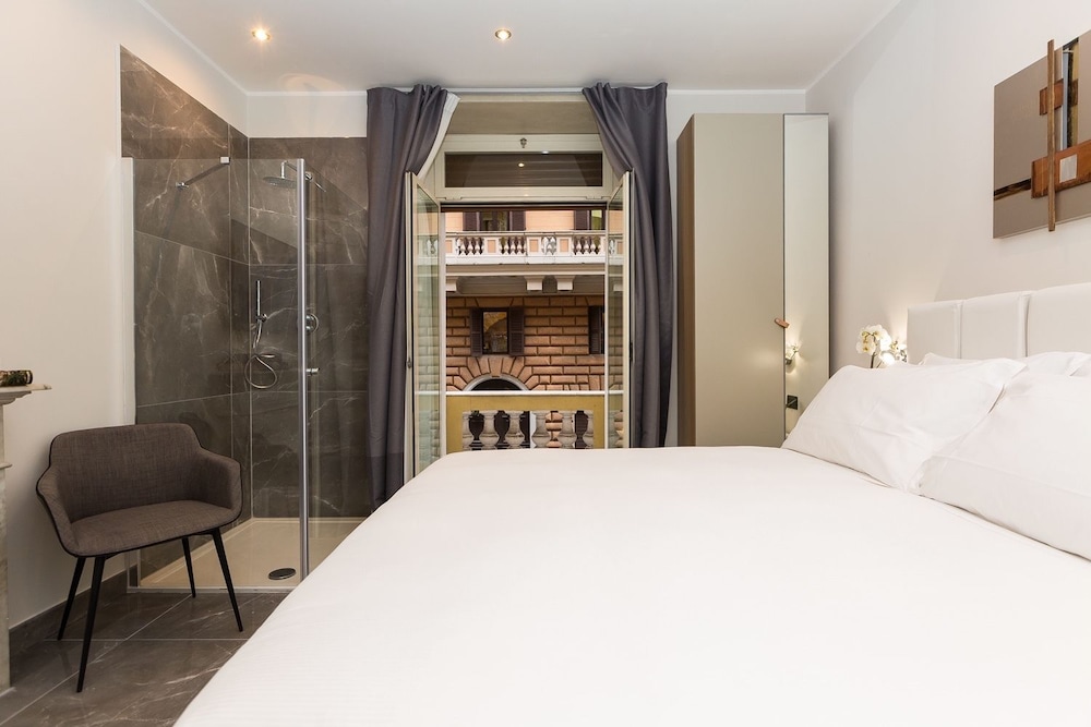 Deluxe Double Room, 1 Queen Bed, Balcony photo 3