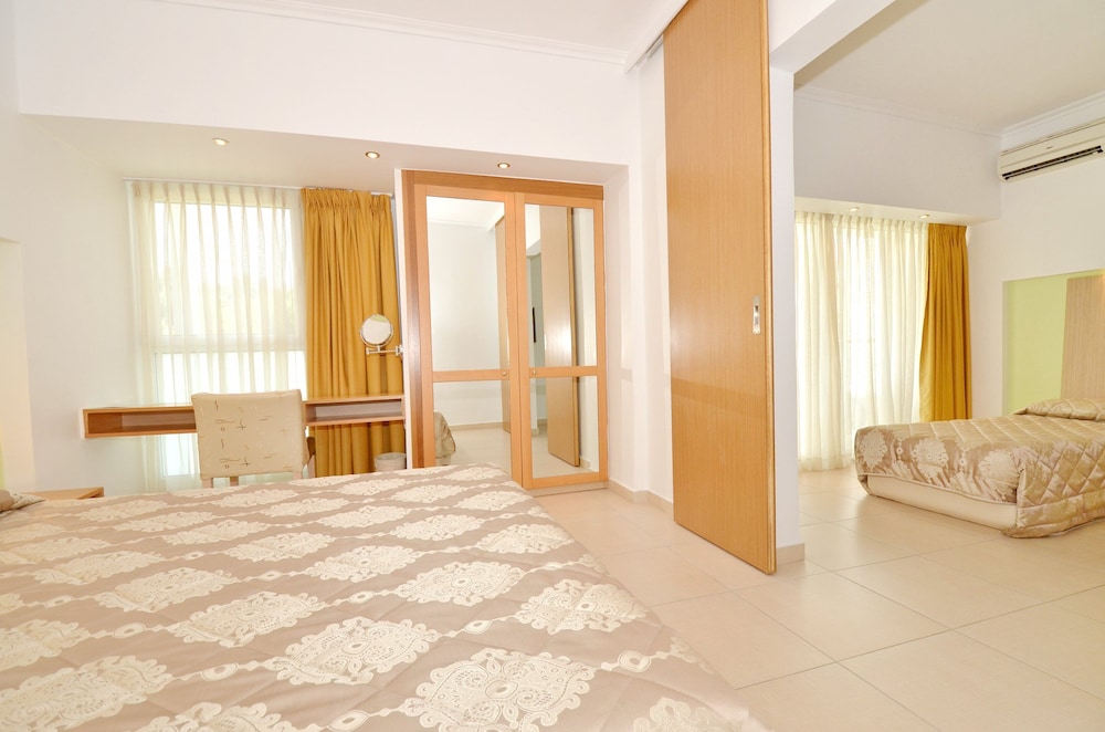 Junior Suite, 2 Bedrooms, Mountain View