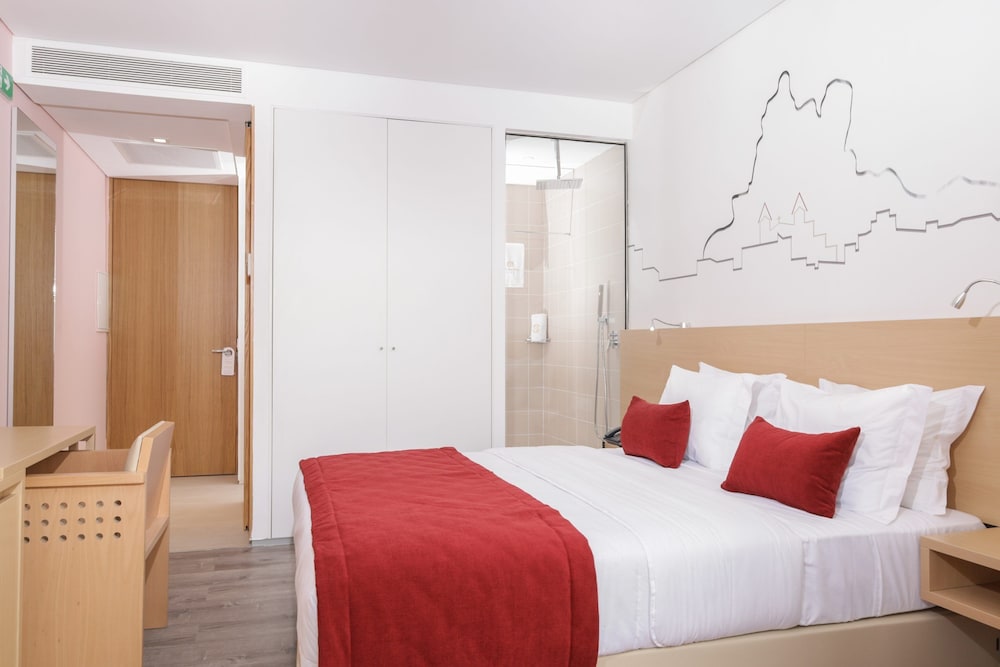 Standard Room, 1 King Bed, Accessible photo 2