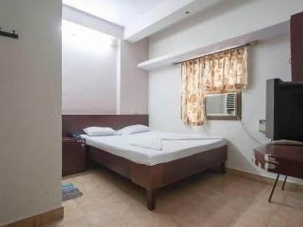 Double Room (With Ac)