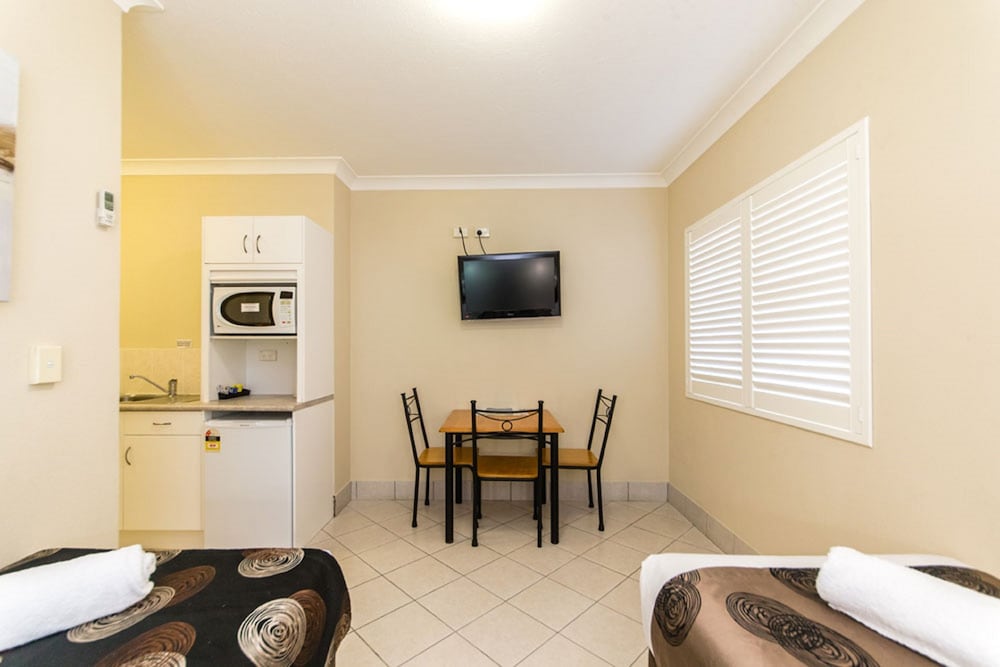 Standard Room, Multiple Beds, Non Smoking, Kitchenette photo 2