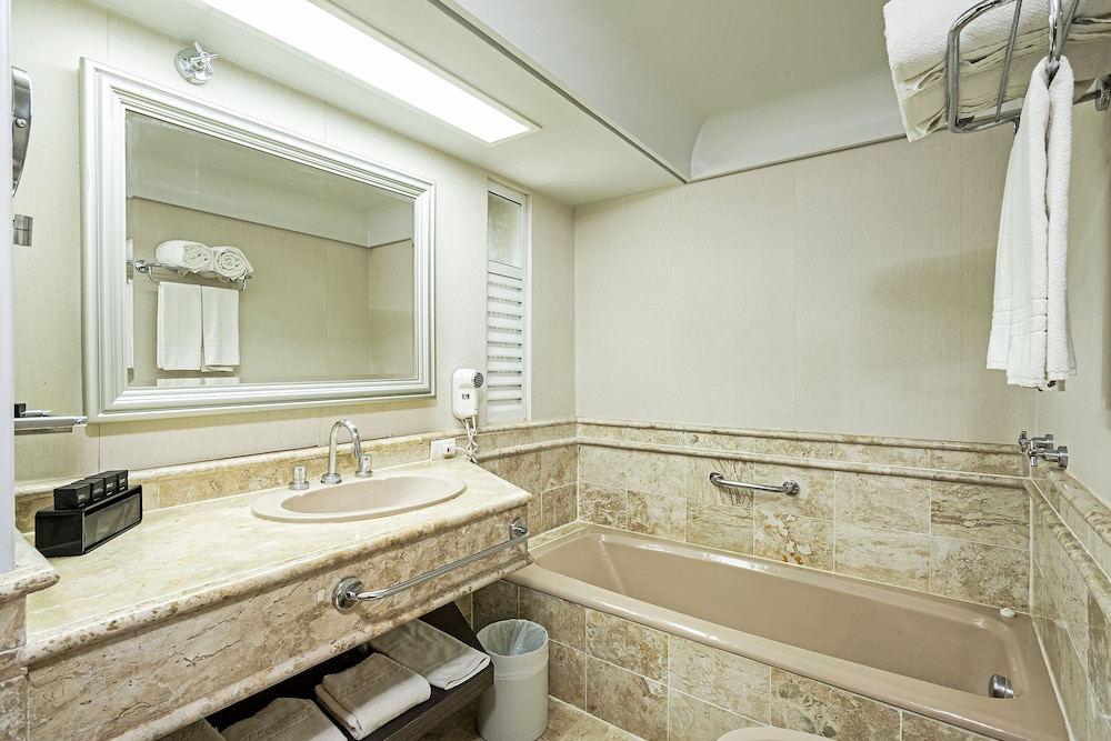 Family Quadruple Room - Photo 9