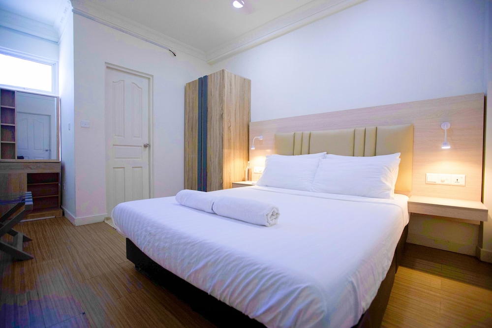 Standard Room, 1 Queen Bed